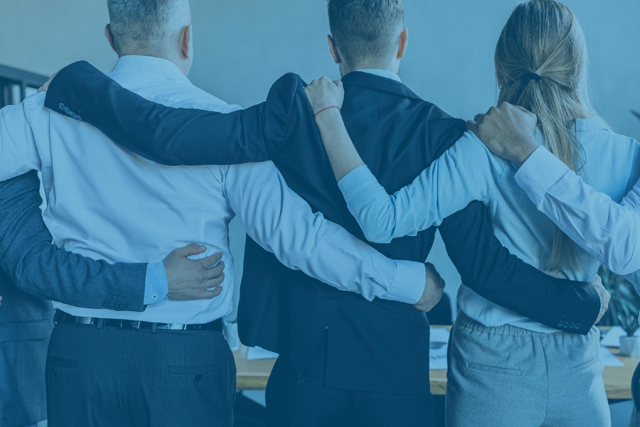 Une équipe d'une entreprise qui est soudée